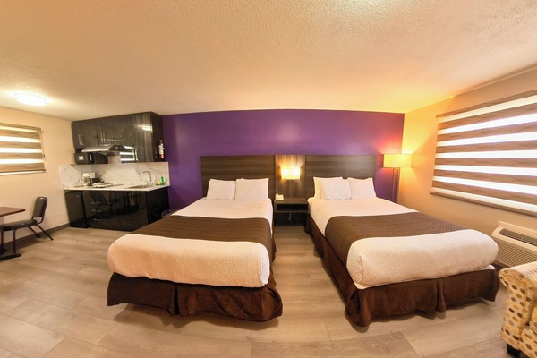 Family Suite, 2 Queen Beds,+ Sofa Bed With Kitchen