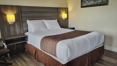 Maple Leaf Inn & Suites