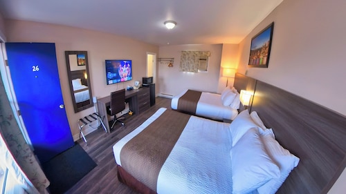 Maple Leaf Inn & Suites