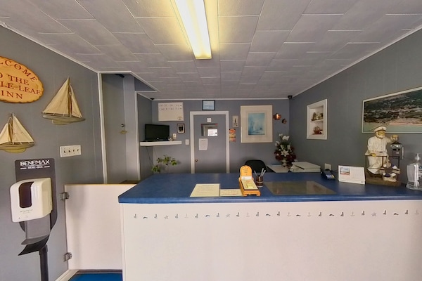 Check-in/check-out kiosk