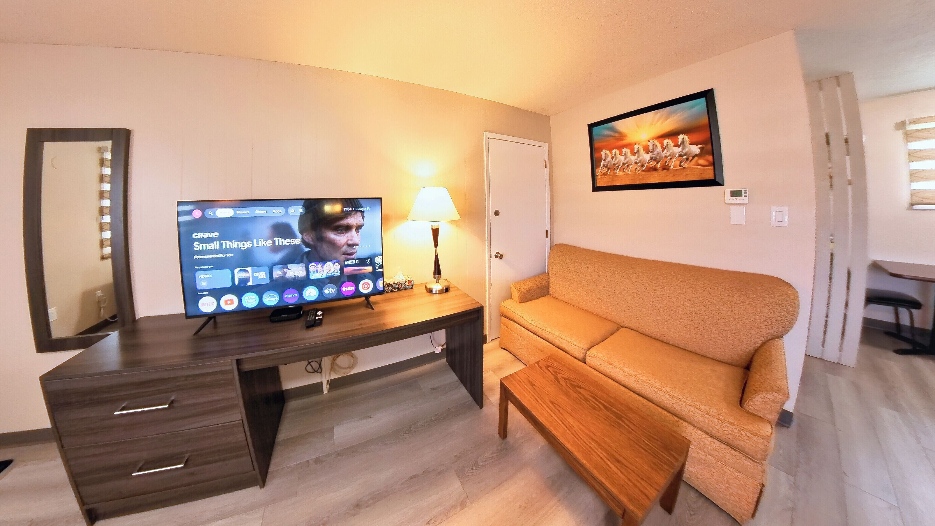 Family Suite, 2 Queen Beds,+ Sofa Bed With Kitchen | Bureau, espace de travail pour ordinateurs portables