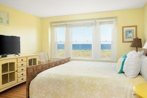 Premier Room | In-room safe, iron/ironing board, free WiFi, bed sheets - The Gull Oceanside Inn & Motel  (Old Orchard Beach)