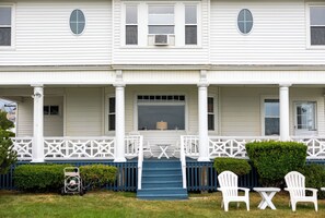 Terrace/patio - The Gull Oceanside Inn & Motel  (Old Orchard Beach)