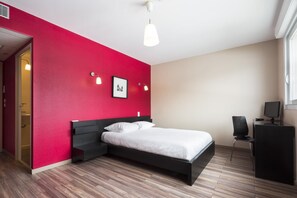 2 bedrooms, travel cot, free WiFi, wheelchair access