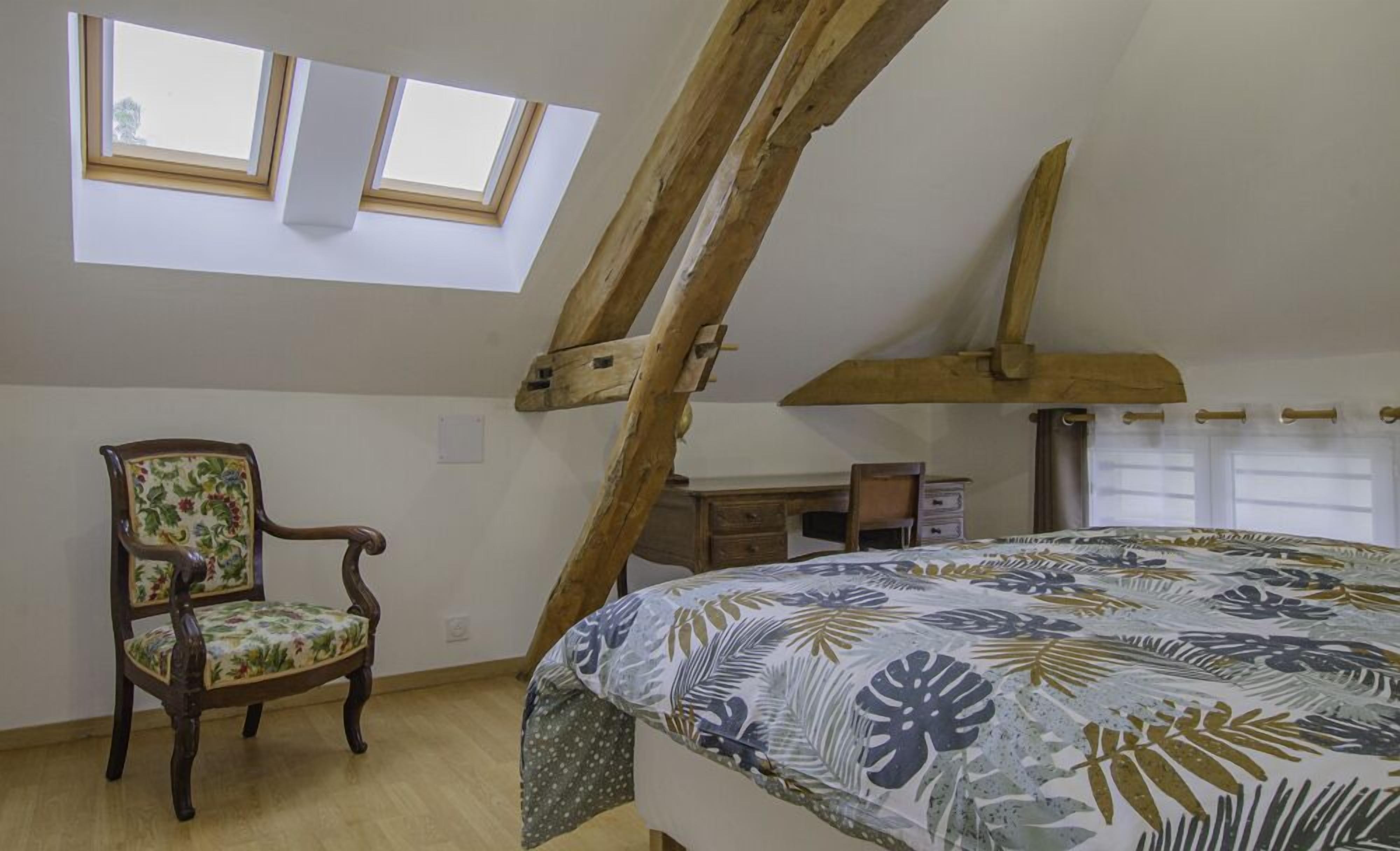 5 bedrooms, iron/ironing board, travel crib, WiFi (free)