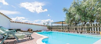 Cozy home in La Cardenchosa with WiFi