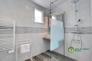Een douche, een haardroger
