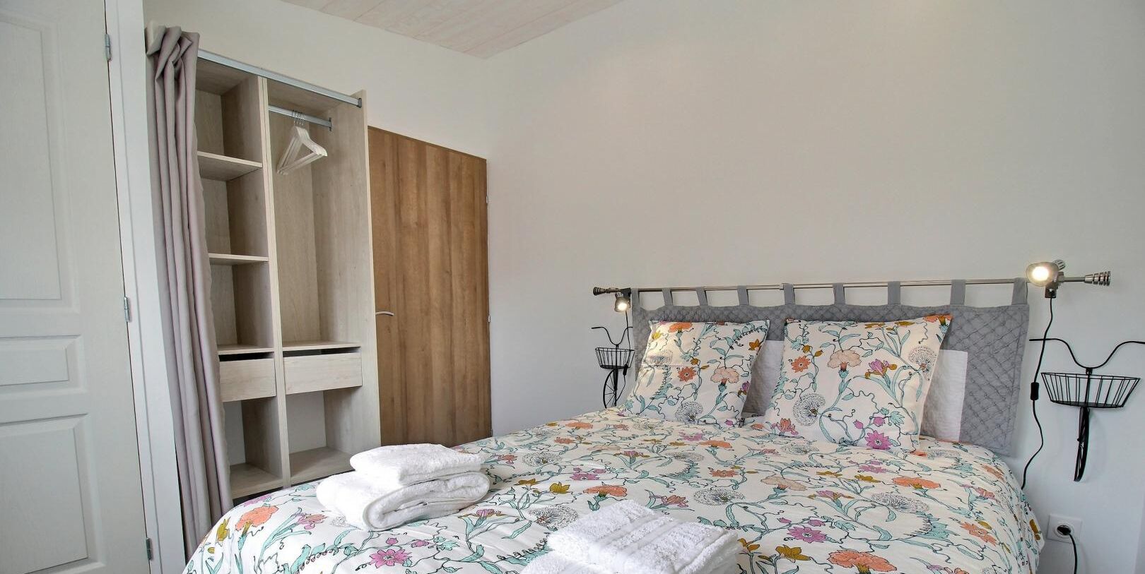 2 bedrooms, iron/ironing board, travel crib, free WiFi