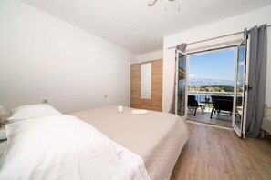 2 bedrooms, iron/ironing board, travel cot, free WiFi