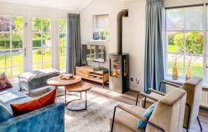 Smart TV, fireplace - Cozy home in Hoge Hexel with sauna (Hoge Hexel)