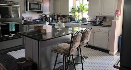 Old Town 2BD1BA, Pet friendly