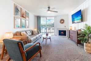 Smart TV, caminetto, tavolo da calcetto, tavolo da ping pong