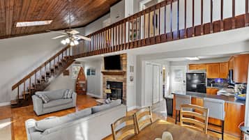 TV connectée, lecteur de DVD, livres