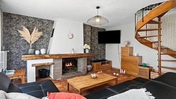 TV, fireplace, DVD player
