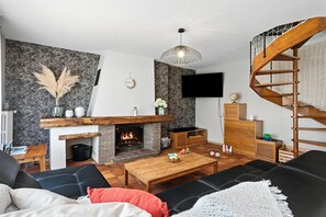 TV, fireplace, DVD player