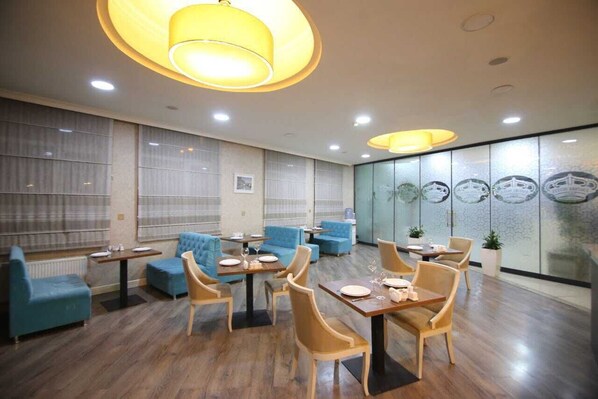 Restaurant - Empire Hotel (Baku)