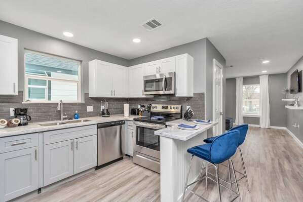 Fridge, microwave, oven, stovetop