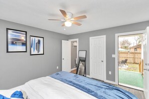 2 habitaciones, escritorio, tabla de planchar con plancha y wifi