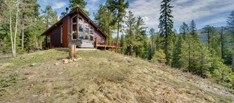 Bayfield Cabin w/ Hot Tub & Striking Mountain View