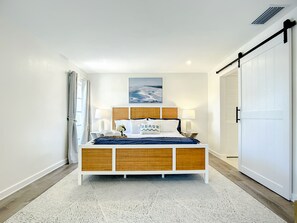 3 bedrooms, desk, iron/ironing board, free WiFi
