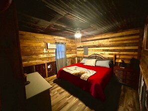 3 bedrooms, free WiFi, bed sheets - Hat & Star Ranch - One of a kind Get Away (Gilmer)