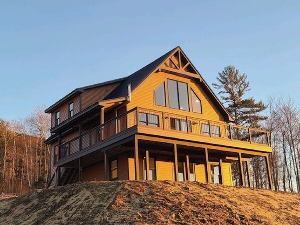 المنشأة من الخارج