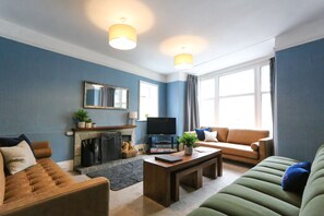 TV, fireplace, video games, DVD player - Dale House - Group Accommodation In the heart of The Yorkshire Dales (Kettlewell)
