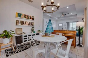 Interior - Near BBQ & F1, Self-Check in, Fast WiFi, Dishwasher (Lockhart)