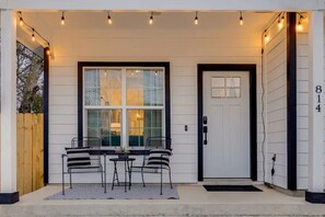 Exterior detail - Near BBQ & F1, Self-Check in, Fast WiFi, Dishwasher (Lockhart)