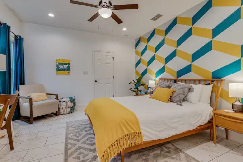 2 camere, una scrivania, ferro/asse da stiro, culla da viaggio