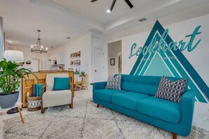 Smart TV, books, music library - Near BBQ & F1, Self-Check in, Fast WiFi, Dishwasher (Lockhart)