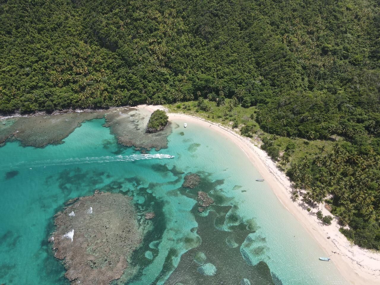 Sun-loungers, beach towels