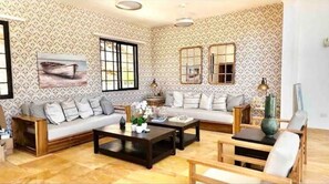 Smart TV, videogiochi, libri, biblioteca musicale