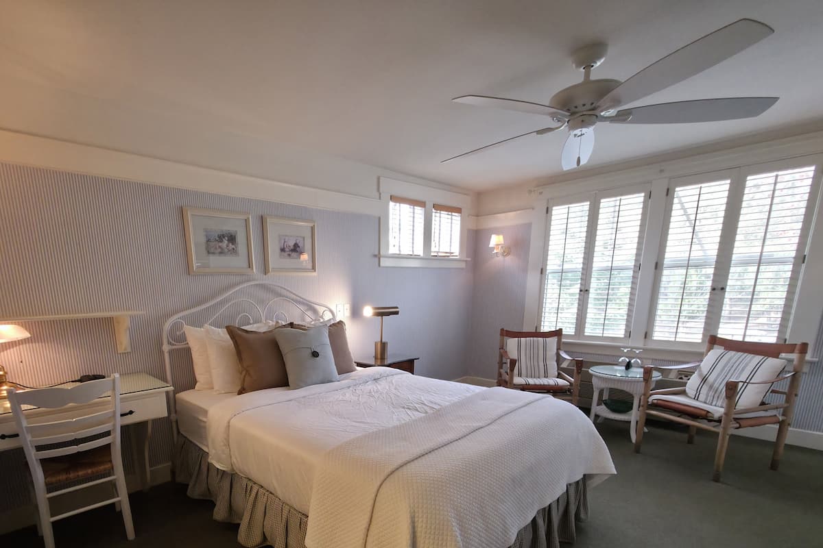 Lodge Room 5 | Free WiFi, bed sheets