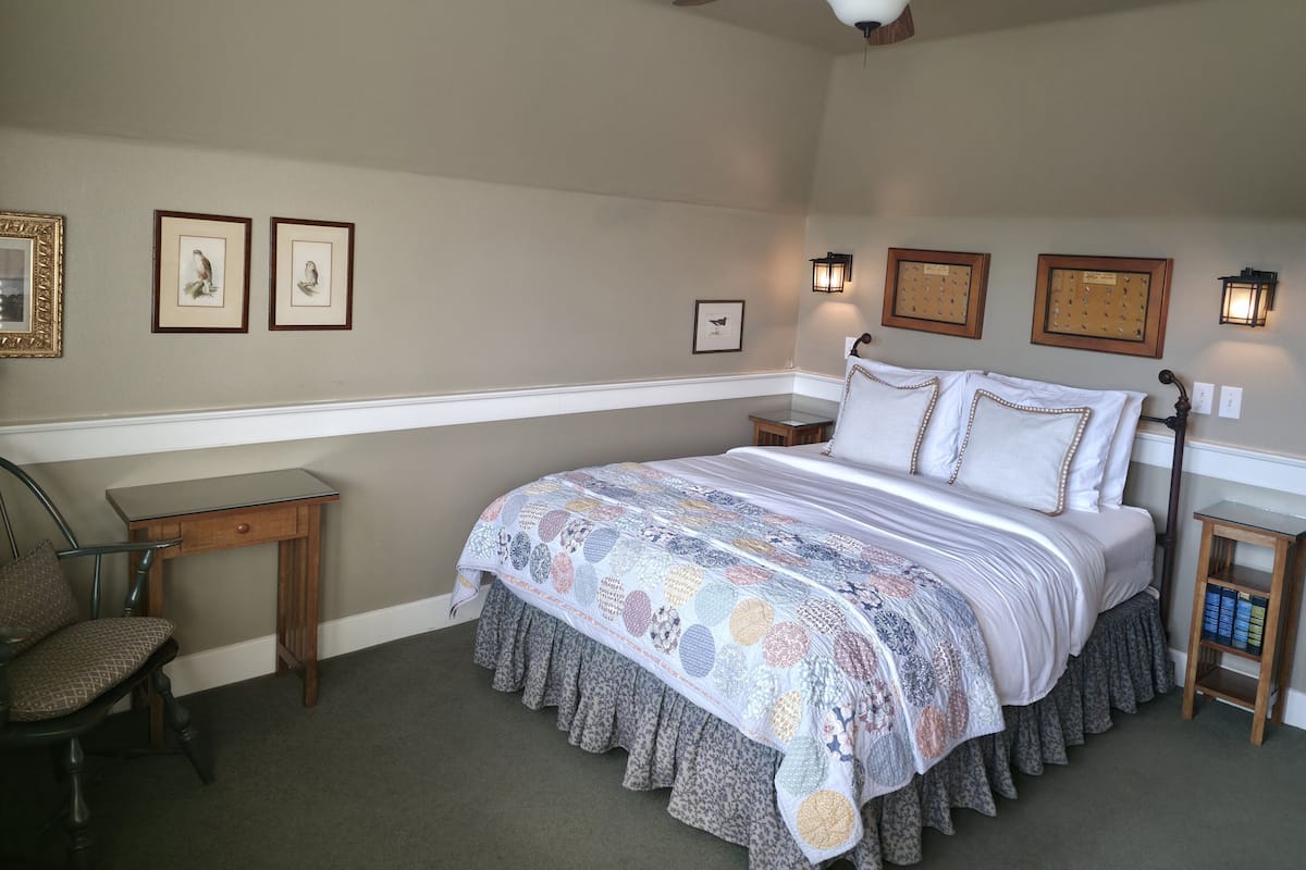 Lodge Room 7 | Free WiFi, bed sheets
