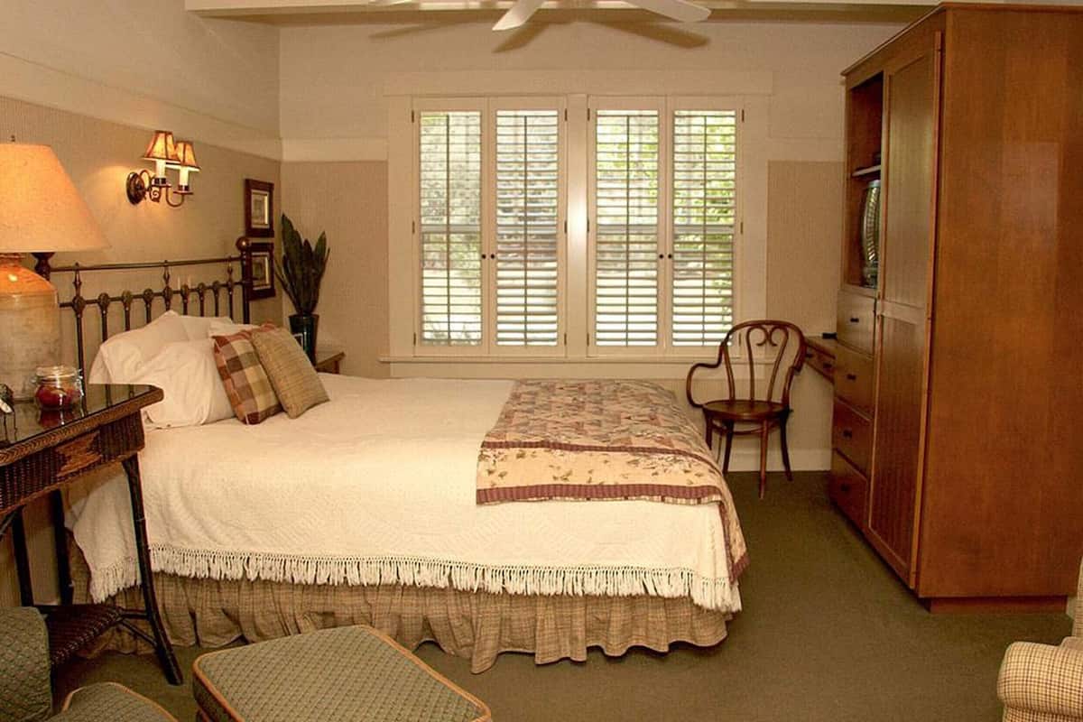 Lodge Room 1 | 1 bedroom, free WiFi, bed sheets