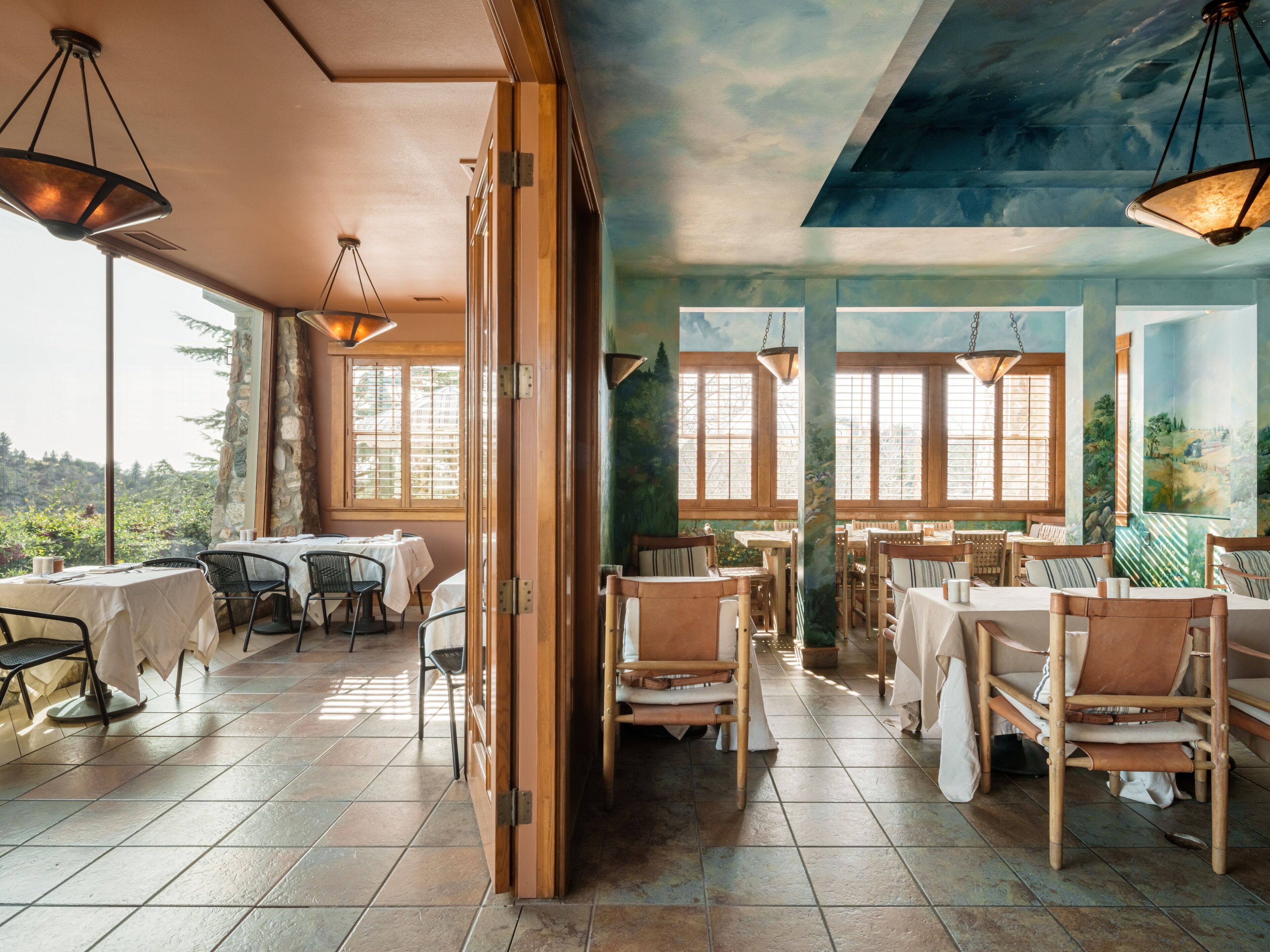 Déjeuner, dîner et brunch servis sur place