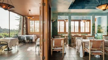 Lunch, dinner and brunch served