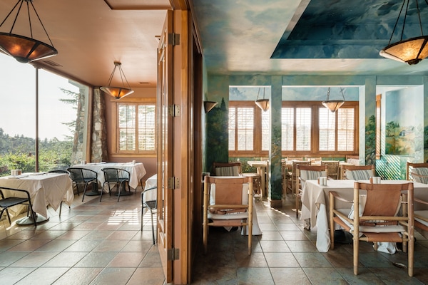 Déjeuner, dßner et brunch servis sur place