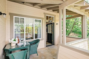 Yellow Belflower | Terrace/patio - Orchard Hill (Julian)