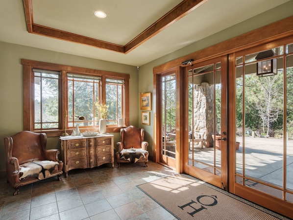 Lobby - Orchard Hill (Julian)