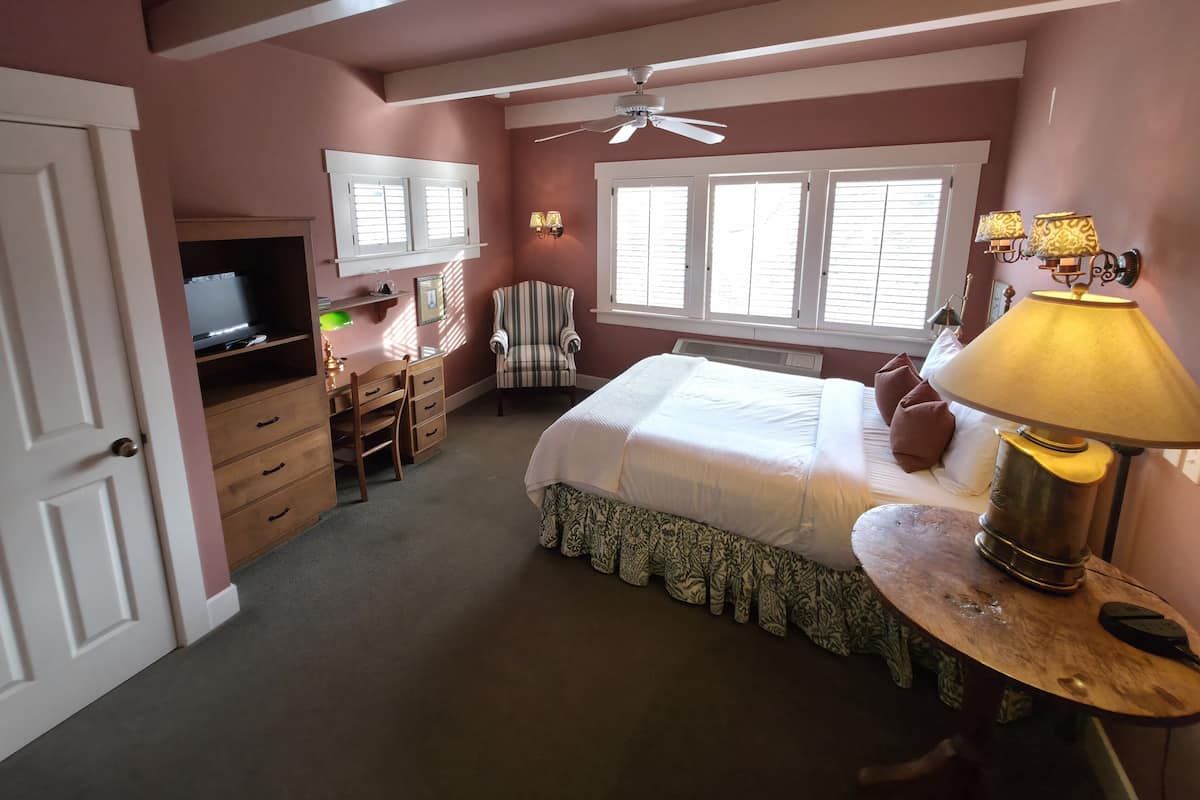 Lodge Room 4 | Free WiFi, bed sheets