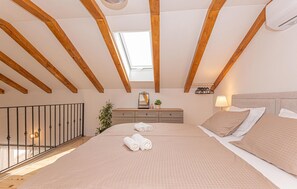 1 bedroom, iron/ironing board, travel crib, free WiFi - Beautiful home in Sibenik with kitchen (Sibenik)