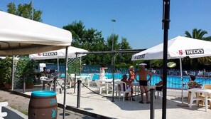 Outdoor pool - La Quiete Bungalow. (Massa)