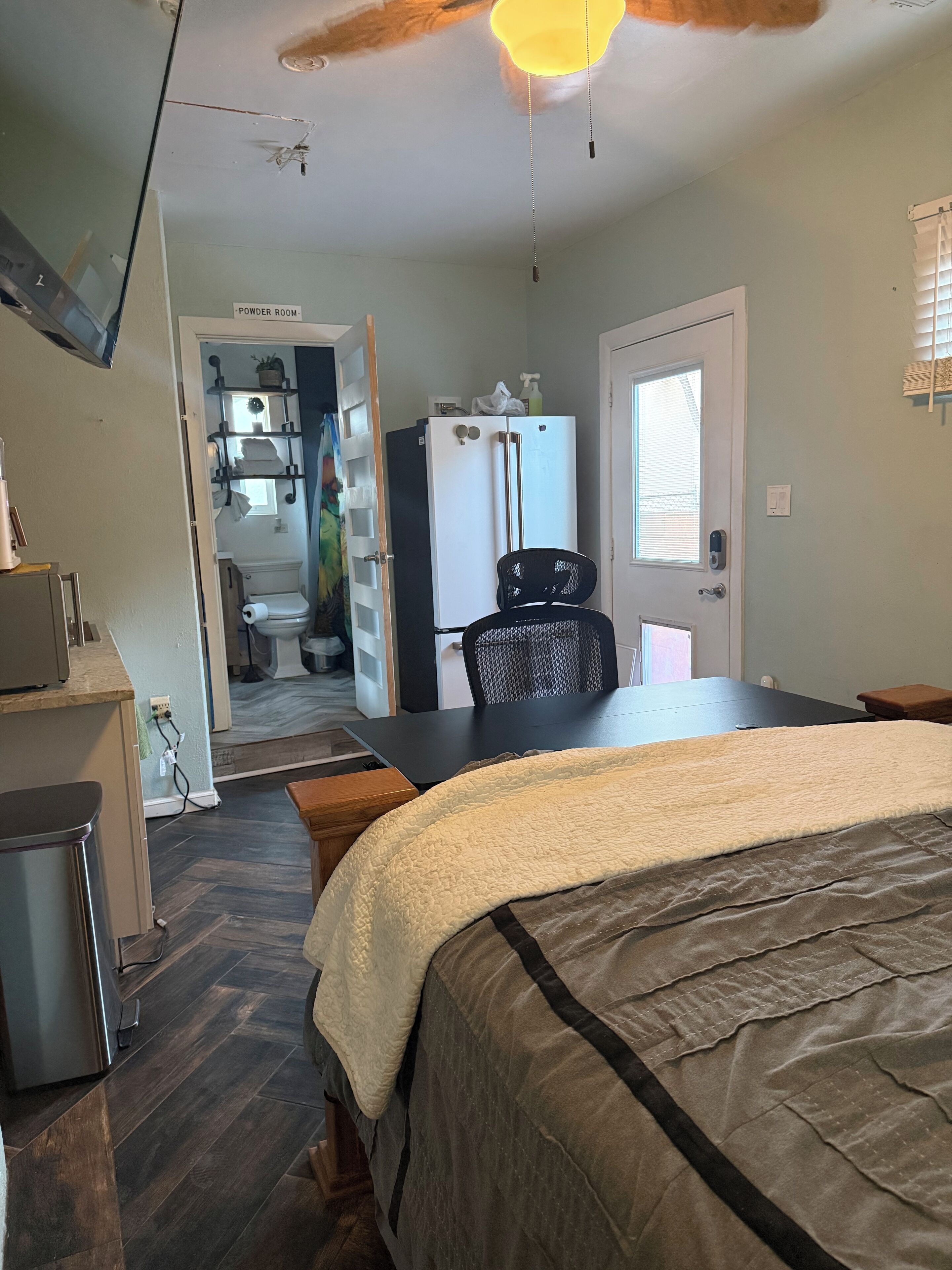 1 bedroom, desk, travel cot, free WiFi