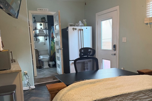 1 soverom, skrivebord, reiseseng for barn og wi-fi (inkludert)