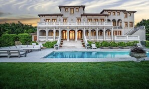Exterior - Stunning fall sunsets, coveted location on Mecox Bay - recently furnished (Water Mill)