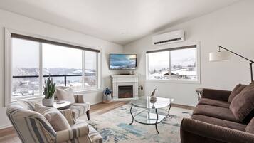 TV connectée, cheminée, baby-foot, table de tennis de table