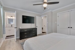 3 chambres, fer et planche à repasser, Wi-Fi, draps fournis