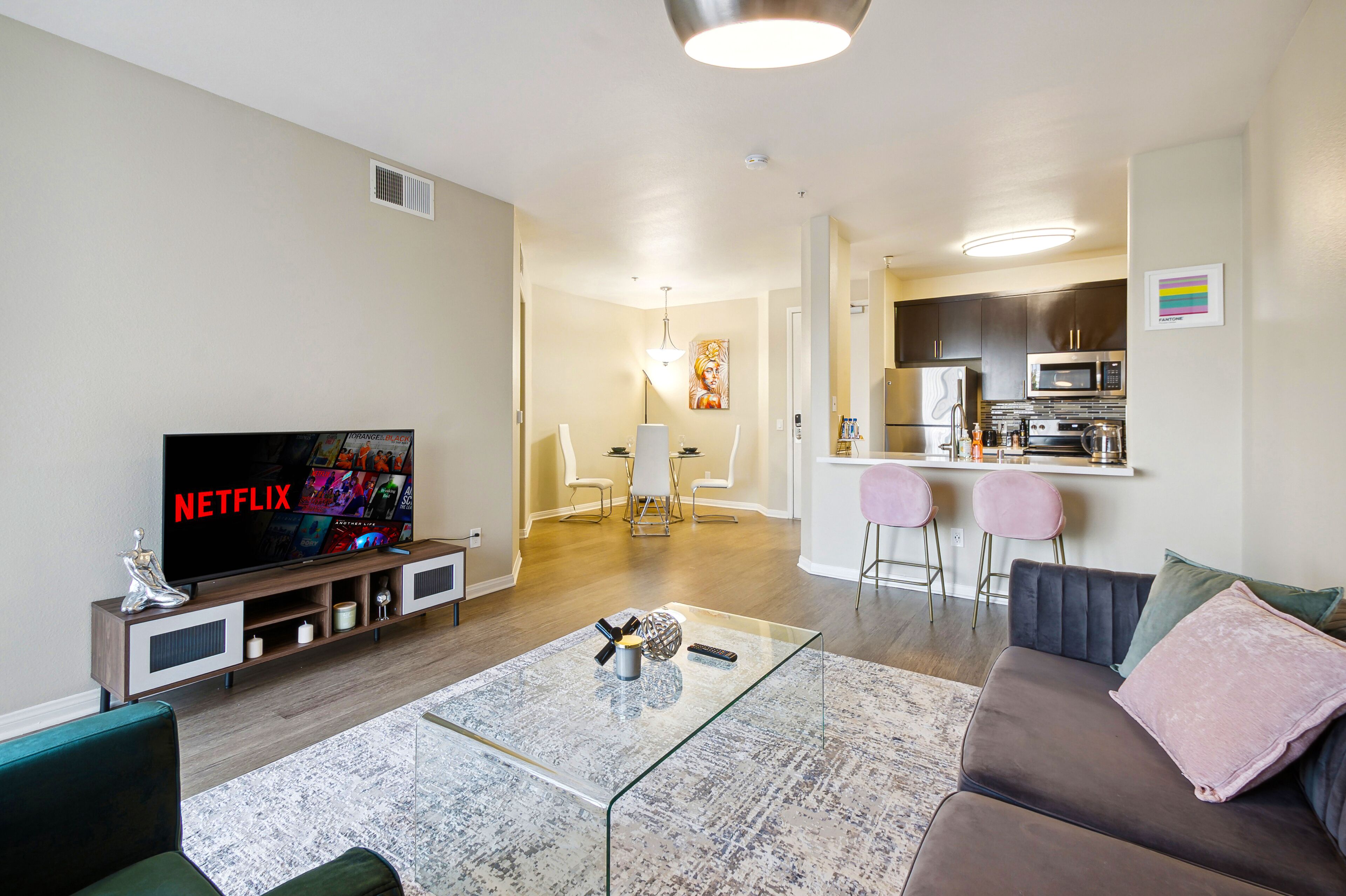 Smart TV, fireplace